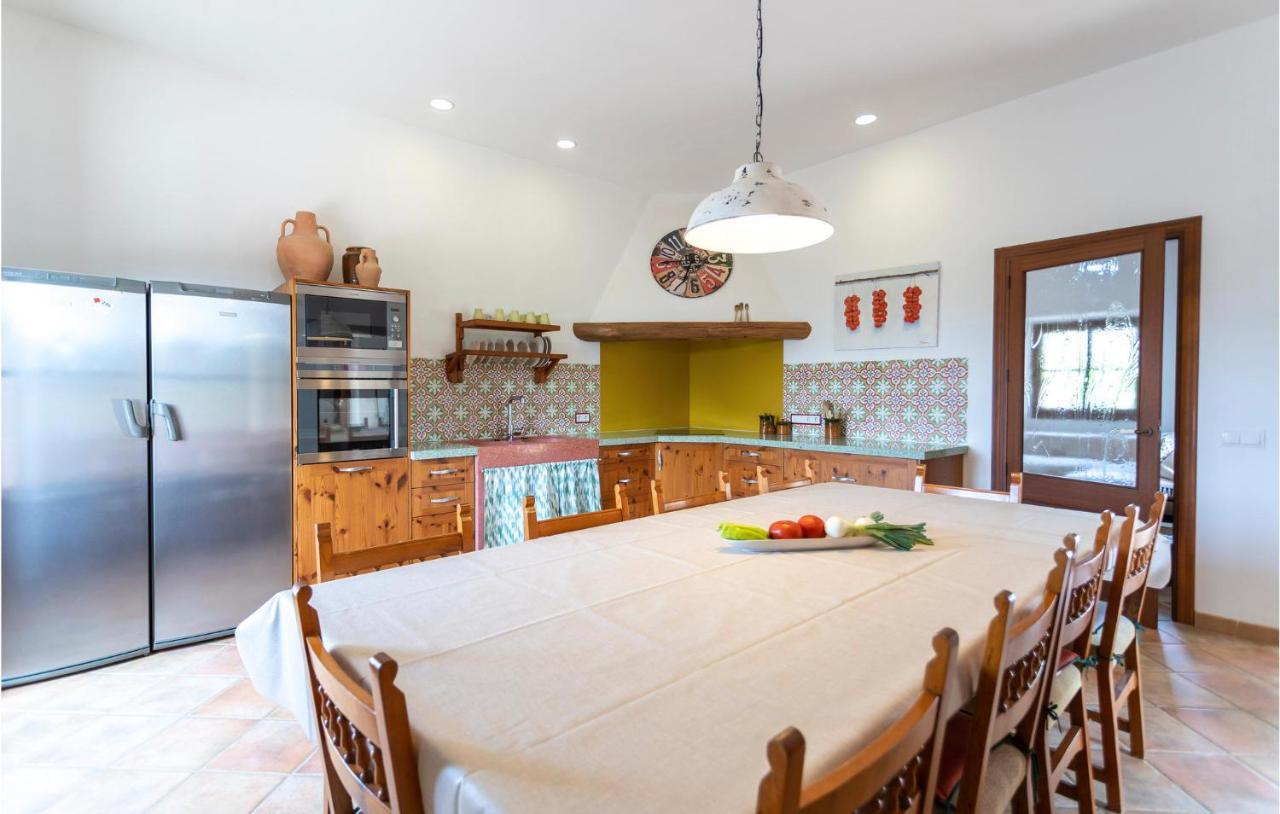 Gorgeous In With Kitchen Holiday home