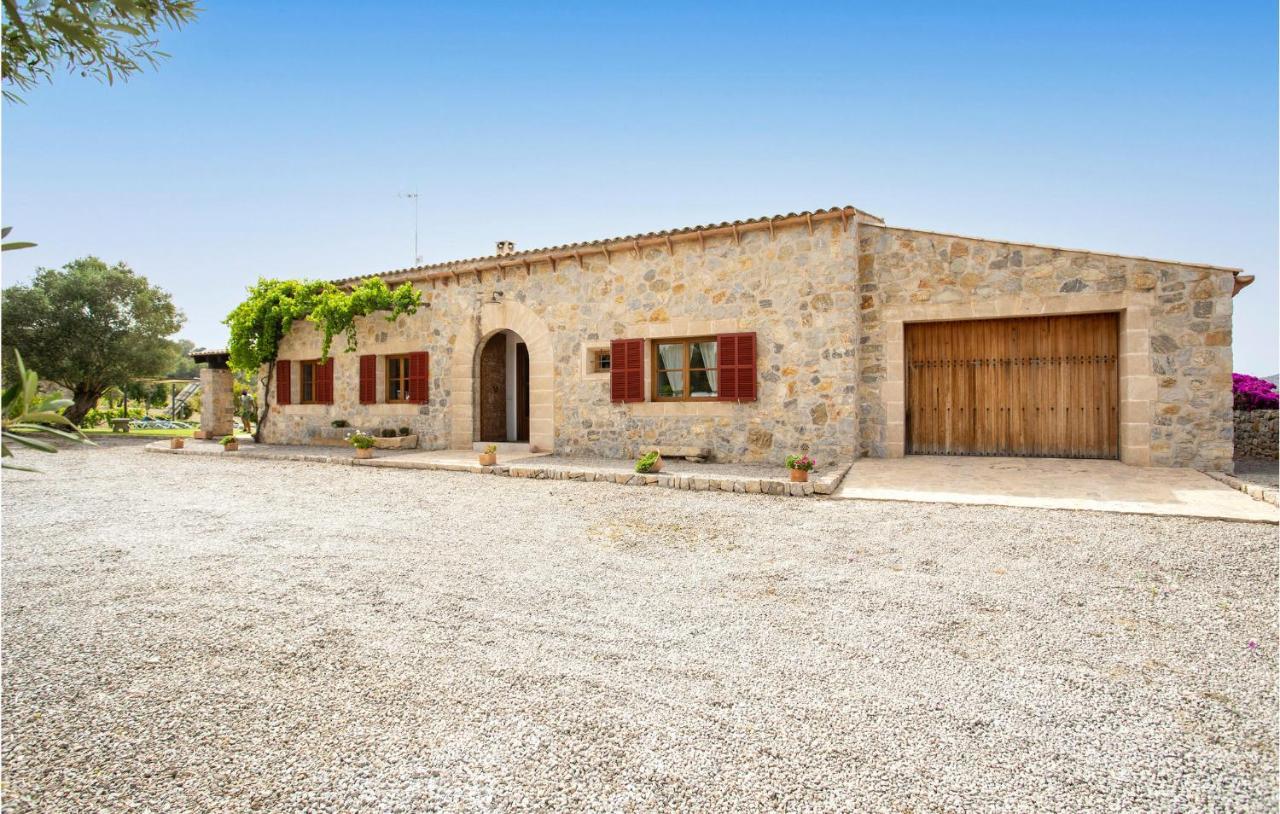 Holiday home Gorgeous In With Kitchen Arta